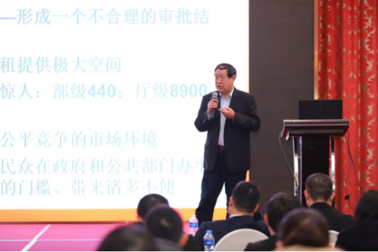 國家行政學院教授、國家信息化專家咨詢委員會委員汪玉凱在首屆長三角營商環境專題論壇上演講